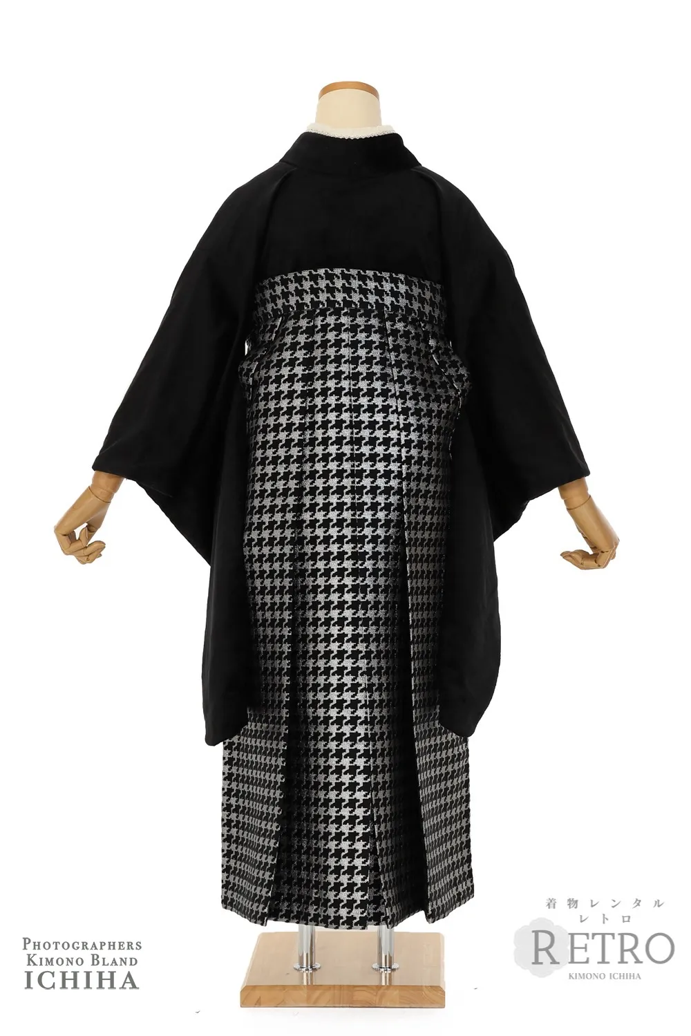 艶とモード感が際立つ卒業式袴レンタル